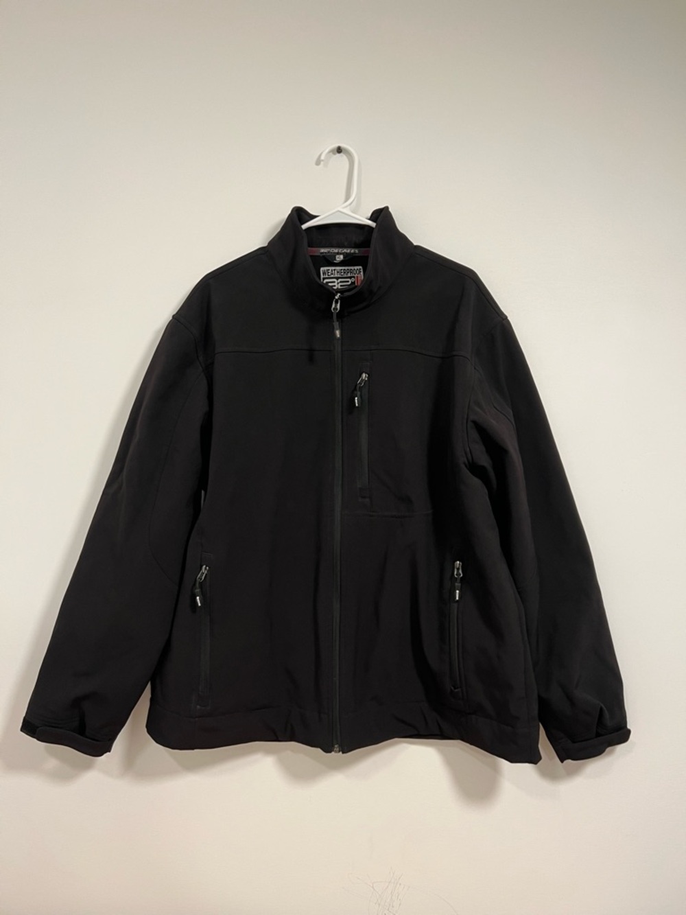 32 Degrees Men’s Black Lightweight Jacket with Zip Pockets